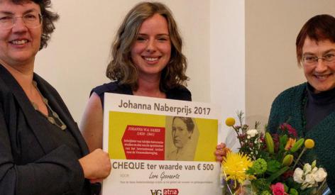 Lore Goovaerts wint de Johanna Naberprijs 2017 met haar scriptie over de eerste generatie vrouwelijke hoogleraren aan de UGent (© Atria - Kennisinstituut voor Emancipatie en Vrouwengeschiedenis).