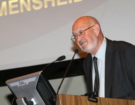 Prof. Luc Daels (1929-2021) bij zijn lezing in de Aula n.a.v. uitreiking van de Sarton-medaille in 2