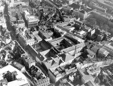 Luchtfoto van site Voldersstraat met de Aula, Huis van Crombrugge, het voormalige jezuïetenklooster, de Emiel Braunschool en de Paddenhoek (Collectie Universiteitsarchief Gent - foto I.M.P.F.).