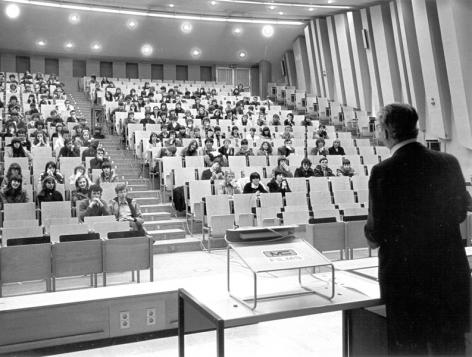 Auditorium voor de kandidaturen van de faculteit Wetenschappen op campus Ledeganck (Collectie Universiteitsarchief Gent).