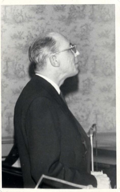 Professor musicologie Jan Broeckx (1920-2006) leidt het IPEM van 1966 tot aan zi
