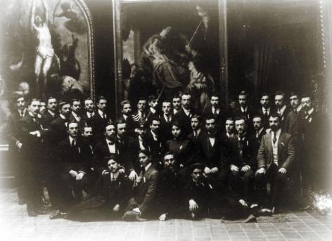 Gustave Magnel met de Bulgaarse studenten van de Société des Étudiants Bulgares aan het begin van de 20ste eeuw (Collectie Universiteitsarchief Gent).