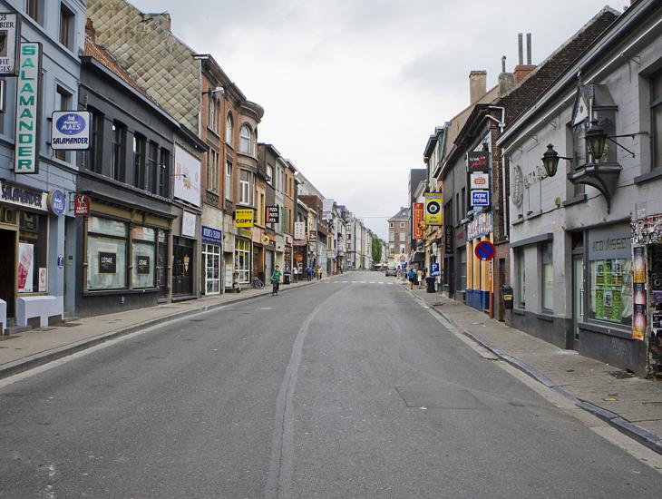 De Overpoortstraat verbindt de oude universiteitscampussen in de Voldersstraat en de Sint-Pietersnieuwstraat met de nieuwe campussen Ledeganck, Sterre en UZ (Collectie UGentMemorie, © UGent - foto Pieter Morlion).