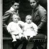 Moeder Augusta De Taeye met tweeling Leo en Michel Thiery en broer Herman Thiery, ca. 1925, Collecti