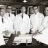 Team van de 1ste succesvolle longtransplantatie ter wereld. Vlnr. Georges Rolly, Severin Ringoir, Fritz Derom, Fabrice Barbier en J. Versieck in april 1969 (Collectie Universiteitsarchief Gent, 20_P00434, © I.M.P.F - Industrie Mondiale par Photo et Film)