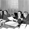 Faculteitsraad Letteren en Wijsbegeerte maart 1974: eerste vergadering na uitbreiding: vlnr. A. Van Elslander, ?, R. Van Caenegem (decaan) en V. Van Acker (secretaris), 27 maart 1974 (© Universiteitsarchief Gent)