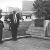 Landbouwingenieur Marcel De Boodt (l.) en rector De Meyer op 27 september 1989 bij de eerstesteenlegging van het centrum voor Eremologie en de opening van het eerste academiejaar postgraduaat in de Eremologie (© Universiteitsarchief Gent, E08_1989_009). 