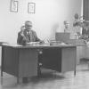Scheikundig ingenieur Gaston Goethals zit achter zijn bureau in gebouw S-5 op de Sterrecampus in 1976, het jaar van zijn emeritaat (privécollectie Eric Goethals).