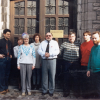 Forensisch arts Jacques Timperman (midden) aan het Rommelaerecomplex met zijn collega's van de vakgroep Gerechtelijke Geneeskunde, waaronder Michel Piette (links), in 1993  (© UGent, collectie vakgroep Gerechtelijke Geneeskunde UGent).