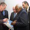 In 2005 krijgt Desmond Tutu een UGent-eredoctoraat voor z'n rol in de Zuid-Afrikaanse Waarheids- en Verzoeningscommissie. Luc Huyse (l.), rector De Leenheer (achter) en Brian O'Connell (r.) van de UWC (© UGent, foto Hilde Christiaens, collectie Beeldbank)