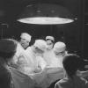 Operatie in het Academische Ziekenhuis: midden Fritz Derom, 1965. Collectie Universiteitsarchief Gent, © R. Masson. W04_03_002.jpg