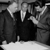 Professor Willy Dekeyser (l.) en rector Jean-Jacques Bouckaert (m.) in 1967 bij 