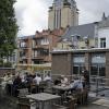 Vanop het dakterras van studentenrestaurant De Brug heb je zicht op de Boekentoren (Collectie UGentMemorie, © UGent - foto Pieter Morlion).