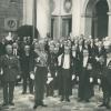 Opening van het academiejaar 1933-1934: uittredend rector August Vermeylen (3de v.r.), nieuwe rector Albert Bessemans (2de v.r.), minister Maurits Lippens (midden) en een deel van het professorenkorps (Collectie Universiteitsarchief Gent - foto Pieters).