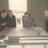 Eerstesteenlegging van het eerste laboratorium (voor Grondmechanica) op Campus Zwijnaarde. 2de v.l. minister Piet Vermeylen, rechts rector Daniël Vandepitte (Collectie Universiteitsarchief Gent - foto R. Masson).