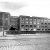 Blok 2 van het in de jaren 1930 gerealiseerde Technicum, met links de parkeergarage met een voor die tijd indrukwekkende overspanning in beton (Collectie Universiteitsarchief Gent).