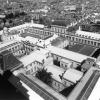 Panorama van het Plateaugebouw met de volgebouwde binnenkoeren en links het sterrenkundig observatorium (Collectie Universiteitsarchief Gent, © UGent - foto Hilde Christiaens).