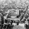 Luchtfoto van de Blandijnberg. Vooraan een stuk van het Sint-Pietersplein; rechts de Sint-Pietersnieuwstraat; centraal de faculteit Letteren en Wijsbegeerte, de Boekentoren en het Plateaugebouw (Collectie Universiteitsarchief Gent -  foto I.M.P.F.).