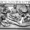 Bas-reliëf van Jozef Cantré aan de ingang van het HIKO in de Sint-Hubertusstraat (Collectie Universiteitsarchief Gent).