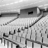 Auditorium E van de Blandijn na de renovatie in 2000 (Collectie Universiteitsarchief Gent, © UGent - foto Hilde Christiaens).