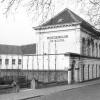 Moederhuis De Bijloke aan de Bijlokekaai met op de voorgrond het standbeeld van verloskundige Jan Palfijn (Collectie Universiteitsarchief Gent).