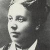 De Belgische feminste Isabelle Gatti de Gamond (1839-1905) zette zich in voor beter onderwijs voor vrouwen. Dankzij haar middelbare meisjesscholen konden de eerste vrouwen voorbereid hun universitaire studies aanvangen (Collectie RoSa, www.rosadoc.be).
