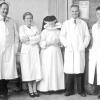 Personeel van de Bijloke in 1938: vlnr. dr. J. Vandevelde, Denise Van Doorselaer, Zuster Boniface, dr. De Breuck en dr. Georges Vandeputte (Collectie Universiteitsarchief Gent).