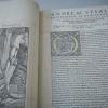 Het boek "De Humani Corporis Fabrica, Libri Septem" van Andreas Vesalius bevat h