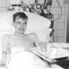 Aloïs Vereecken herstelt eind 1968 in het Academisch Ziekenhuis van de eerste succesvolle longtransplantatie. Hij zal 10 maanden na de operatie overlijden ten gevolge van chronische afstotingsverschijnselen (Collectie Universiteitsarchief Gent, W04_04001)