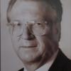 Scheikundige Maurits Vandewalle (1932-2016) hielp het Laboratorium voor Organische Scheikunde internationaal op de kaart zetten (portret dat in de Govaertzaal van de Vakgroep Organische en Macromoleculaire Chemie hangt).  
